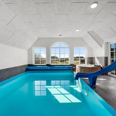 Large 16-person With Pool, Hot Tub And Sauna Nyaraló