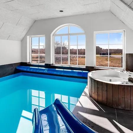 Large 16-person With Pool, Hot Tub And Sauna *