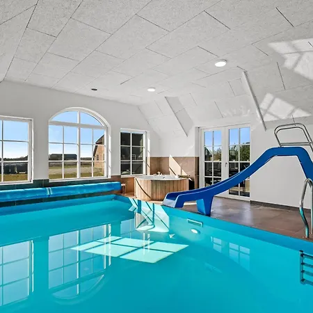 בית נופש Large 16-person With Pool, Hot Tub And Sauna