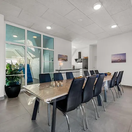 בית נופש Large 16-person With Pool, Hot Tub And Sauna *