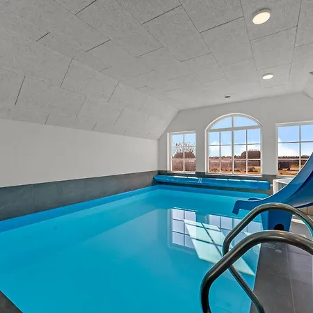 Large 16-person With Pool, Hot Tub And Sauna *