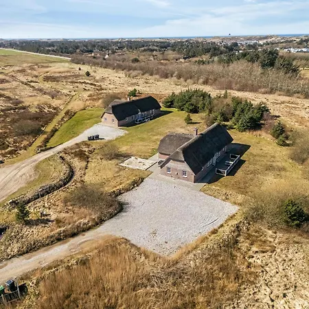 Large 16-person With Pool, Hot Tub And Sauna
