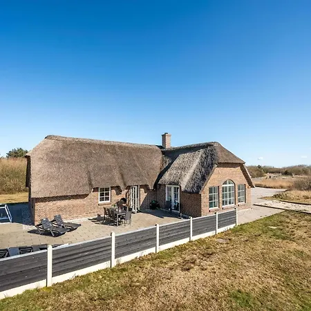 Large 16-person With Pool, Hot Tub And Sauna, Holiday home