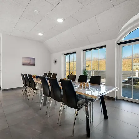 בית נופש Large 16-person With Pool, Hot Tub And Sauna