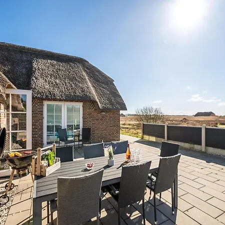 Large 16-person With Pool, Hot Tub And Sauna,