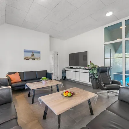 بيت للعطل Large 16-person With Pool, Hot Tub And Sauna